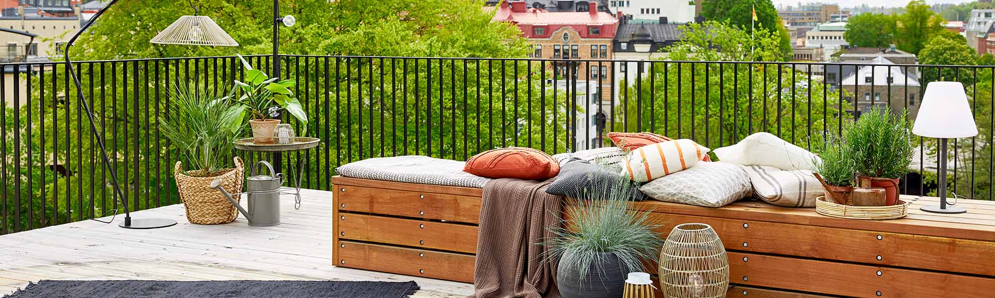 LIVING-lounggarden_BANNER.jpg